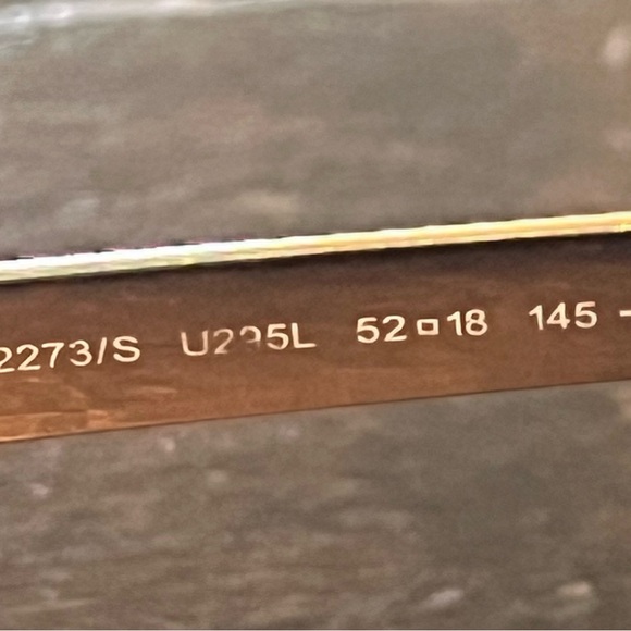 Gucci Pearl White with Gold Women's Sunglasses made In Italy. Fair condition. - Picture 4 of 6